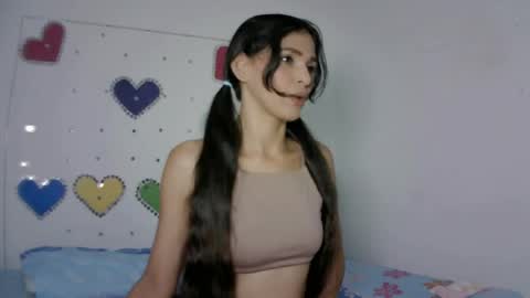 MIA suarez4 online show from April 26, 2026, 9:23 pm