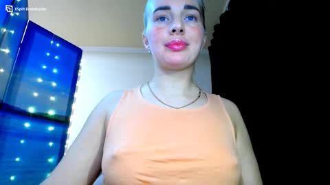 Snapshot of mia_sunnyy chatting on December 10, 2024, 9:43 pm Mia. online show from December 10, 2024, 9:43 pm