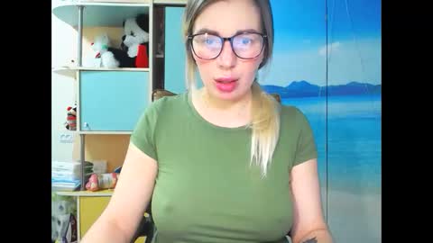 Mia. online show from November 21, 2025, 3:22 pm