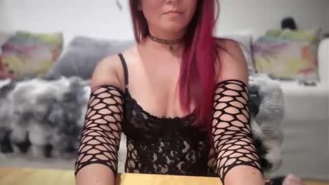 Mia online show from October 25, 2025, 11:43 pm