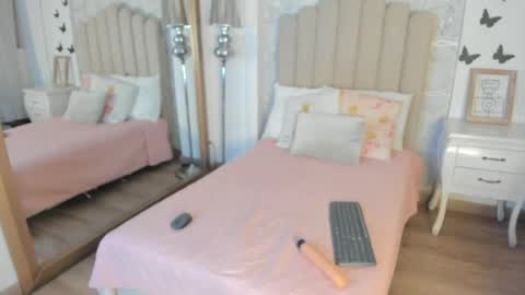 mia_tentacion__ online show from May 3, 2026, 5:24 am