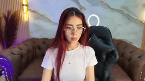 Mia online show from September 22, 2025, 1:35 pm