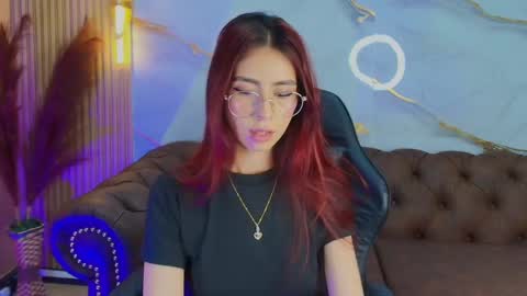 Mia online show from October 3, 2025, 1:41 pm