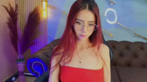 Mia online show from October 4, 2025, 1:20 pm