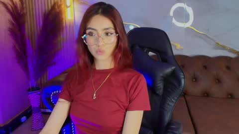 Mia online show from October 7, 2025, 1:52 pm