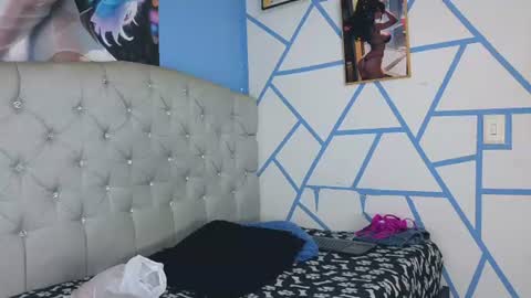 mia_thompson_0 online show from June 30, 2026, 12:39 pm