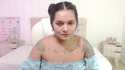 Snapshot of mia_traveluxe chatting on October 21, 2025, 11:27 pm Mia online show from October 21, 2025, 11:27 pm