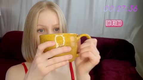Snapshot of mia_vebes chatting on January 1, 2025, 11:07 pm Mia online show from January 1, 2025, 11:07 pm