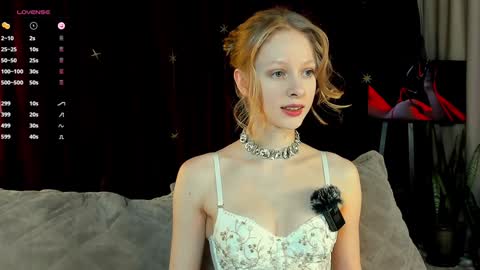 Snapshot of mia_vebes chatting on January 15, 2025, 7:01 pm Mia online show from January 15, 2025, 7:01 pm
