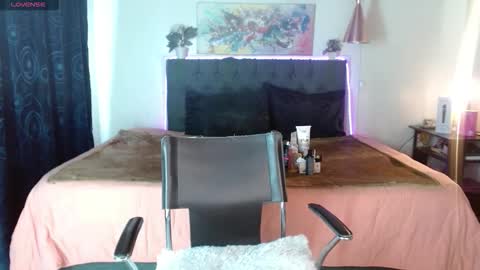 MIA  online show from November 5, 2025, 1:44 pm