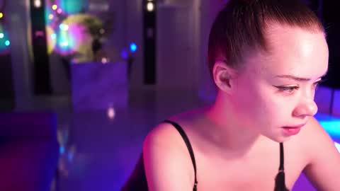 VixenMia online show from February 27, 2026, 4:01 am