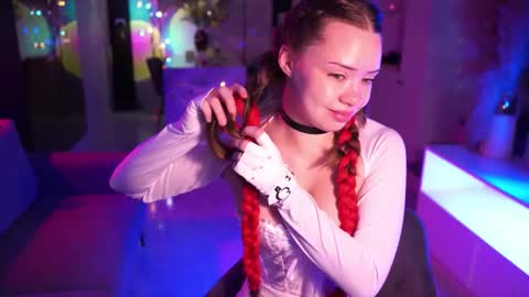 VixenMia online show from March 23, 2026, 3:43 am