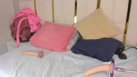 mia_vy online show from March 27, 2026, 3:34 am