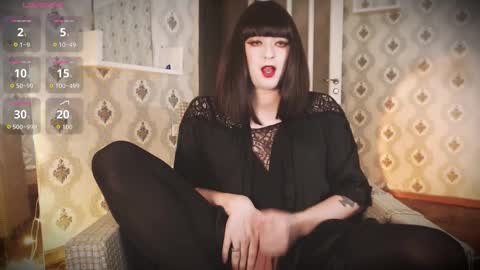 mia_wallase online show from December 3, 2025, 9:07 am