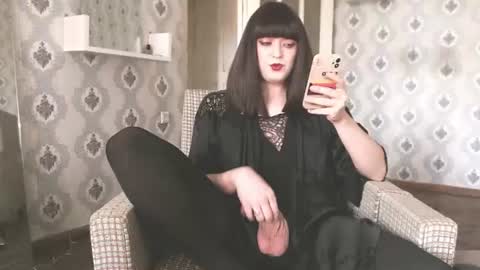 mia_wallase online show from June 13, 2026, 8:01 am
