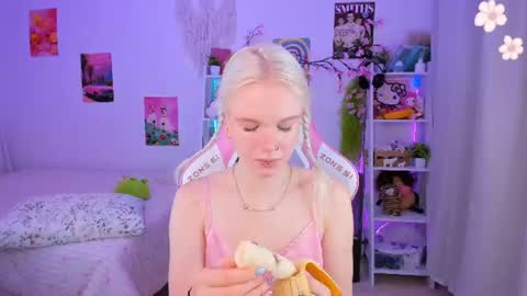 Mia online show from July 29, 2026, 3:26 am