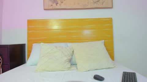 Snapshot of mia_watsonn_ chatting on April 12, 2026, 3:00 am M I A online show from April 12, 2026, 3:00 am