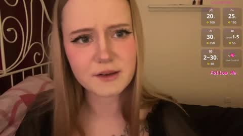 mia_wellis online show from May 22, 2026, 7:37 am