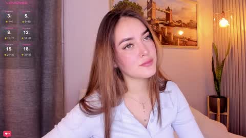 Mia White  online show from December 4, 2024, 1:20 pm
