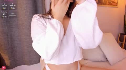 Mia White  online show from December 6, 2024, 12:27 pm