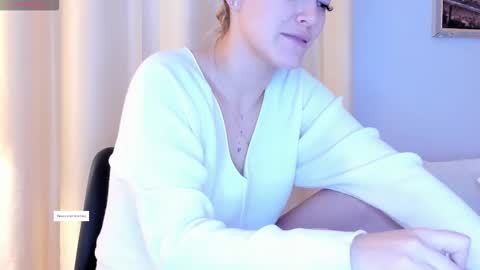 Mia White  online show from December 15, 2025, 12:53 pm