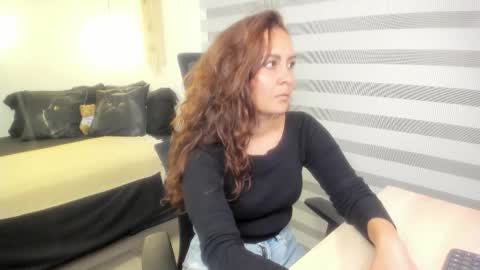 Mia   online show from October 14, 2025, 11:05 pm