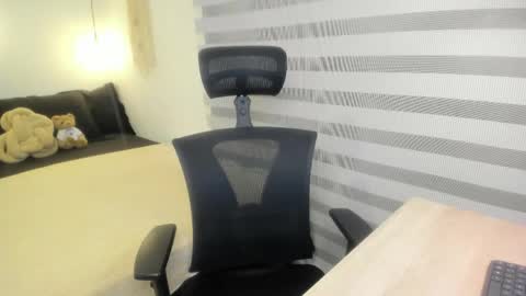 Mia   online show from May 13, 2026, 7:55 pm