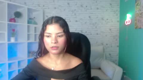 Mia online show from March 9, 2025, 11:35 pm