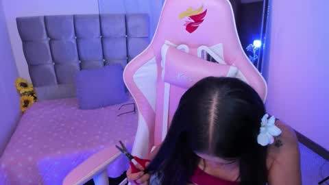 mia  nicolle online show from October 4, 2025, 2:31 am