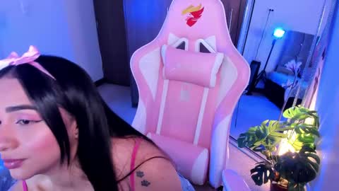 mia  nicolle online show from May 5, 2026, 11:24 pm