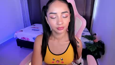 mia  nicolle online show from July 16, 2026, 2:12 pm