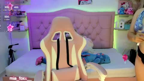 Mia online show from November 7, 2025, 1:16 am