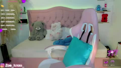 Mia online show from June 13, 2026, 9:02 pm