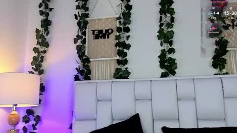 Mia online show from May 5, 2026, 11:18 am