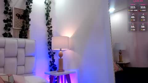 Mia online show from June 17, 2026, 11:23 am
