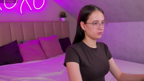 Mia online show from March 9, 2026, 9:35 am