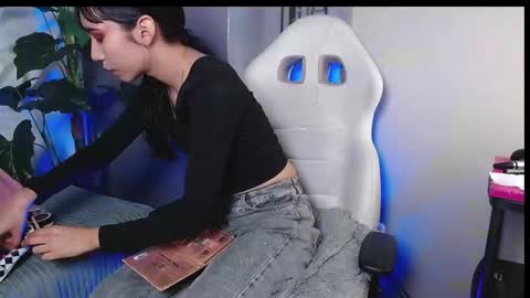 miaa_lee777 online show from October 16, 2025, 8:54 pm