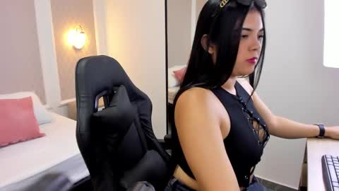 M I A online show from September 10, 2025, 7:47 pm