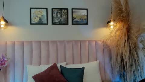 Snapshot of miaa_walker_ chatting on December 16, 2025, 3:22 am Mia online show from December 16, 2025, 3:22 am