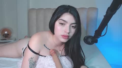 Mia  online show from October 2, 2025, 7:10 pm