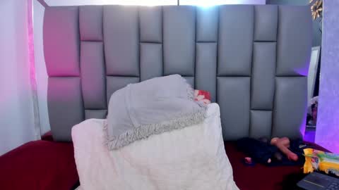 Mia online show from January 10, 2025, 12:04 pm