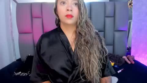 Mia online show from March 3, 2025, 12:05 pm
