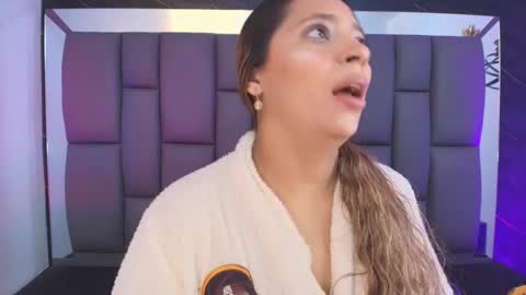 Mia online show from February 5, 2026, 12:10 pm