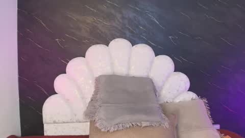 Mia online show from March 20, 2026, 12:10 pm