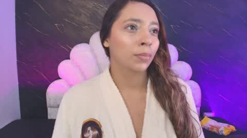 Mia online show from April 27, 2026, 12:14 pm