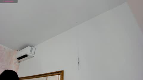 miaaffox online show from January 18, 2026, 7:39 pm