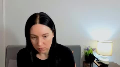 Mia online show from March 19, 2026, 4:22 pm