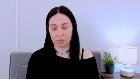 Mia online show from April 2, 2026, 3:20 pm