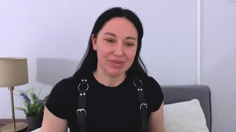 Mia online show from June 16, 2026, 4:31 pm