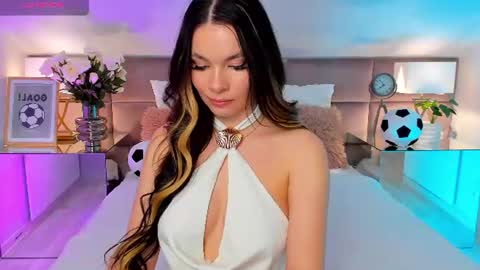 Mia online show from June 15, 2026, 7:05 pm